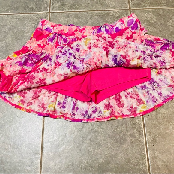 Cute Flowy miniskirt perfect for summer - Picture 2 of 3